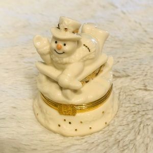 !!SOLD!! LENOX The Snowy Adventure Box Snowman